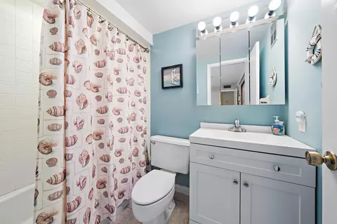 Bath - 3840 SE Jefferson St, Stuart, FL 34997 photo 2 of 3
