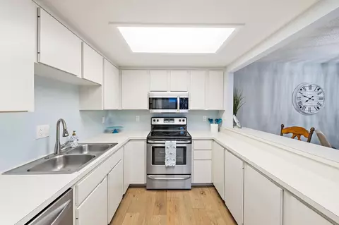 Kitchen - 3840 SE Jefferson St, Stuart, FL 34997 photo 2 of 3