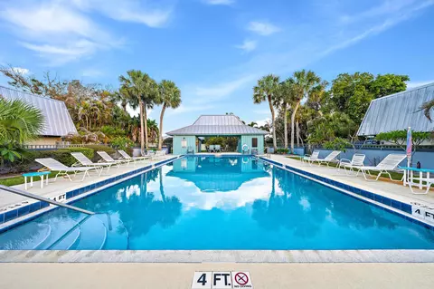 Exterior - 3840 SE Jefferson St, Stuart, FL 34997 photo 5 of 5