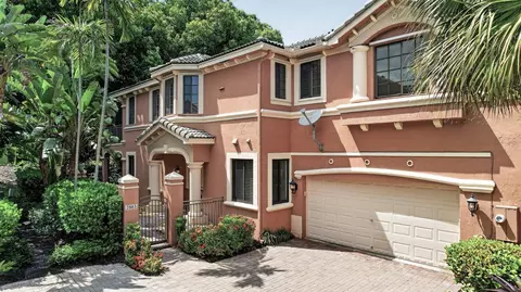 2883 Kinsington Cir, Weston, FL 33332