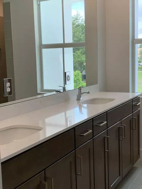 Bath - 747 SE Central Pkwy #42, Stuart, FL 34994 photo 3 of 4