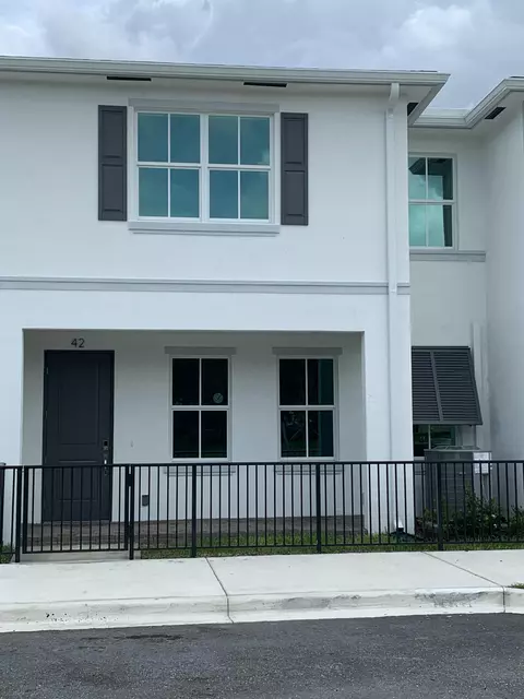 Exterior - 747 SE Central Pkwy #42, Stuart, FL 34994 photo 2 of 2