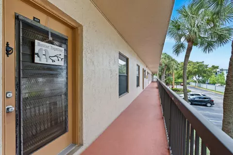 6095 N Sabal Palm Blvd #207, Tamarac, FL 33319