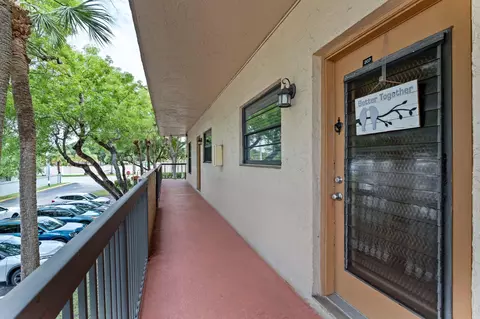6095 N Sabal Palm Blvd #207, Tamarac, FL 33319