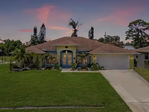 591 SE Chapman Ave, Port Saint Lucie, FL 34984
