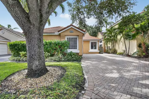 10124 NW 4th St, Plantation, FL 33324