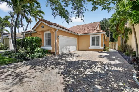 10124 NW 4th St NW, Plantation, FL 33324