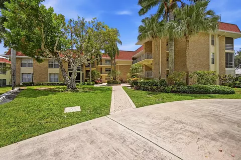 5570 Tamberlane Cir #229, Palm Beach Gardens, FL 33418