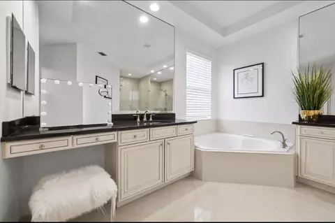 Bath - 8861 Edgewater Pl, Parkland, FL 33076 photo 1 of 6