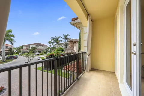 Exterior - 8861 Edgewater Pl, Parkland, FL 33076 photo 8 of 15
