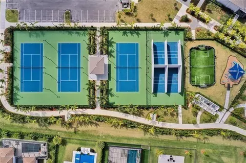 View/Area - 8861 Edgewater Pl, Parkland, FL 33076 photo 7 of 9