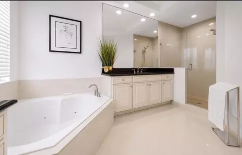 Bath - 8861 Edgewater Pl, Parkland, FL 33076 photo 2 of 6