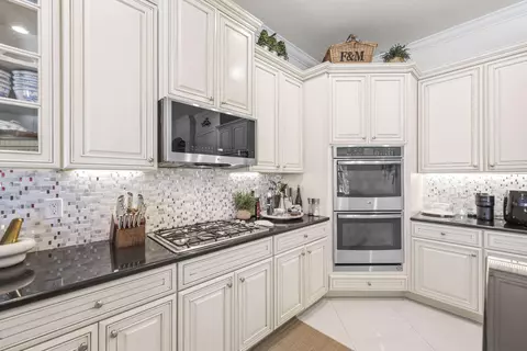 Kitchen - 8861 Edgewater Pl, Parkland, FL 33076 photo 1 of 2