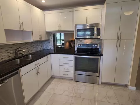 6090 N Sabal Palm Blvd #209, Tamarac, FL 33319