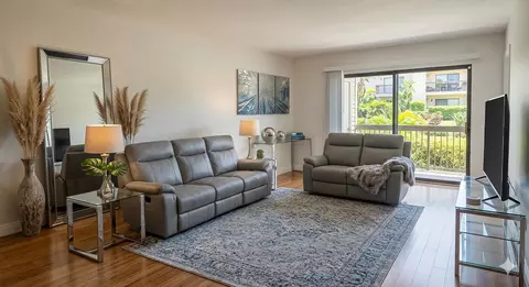 6090 N Sabal Palm Blvd #209, Tamarac, FL 33319