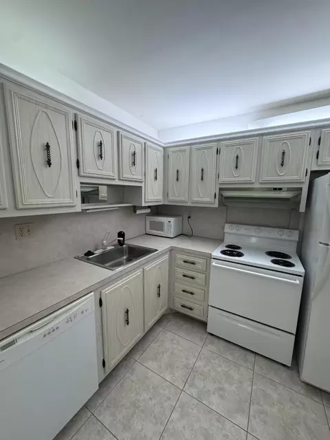 5660 SW 3rd Pl #105, Margate, FL 33068