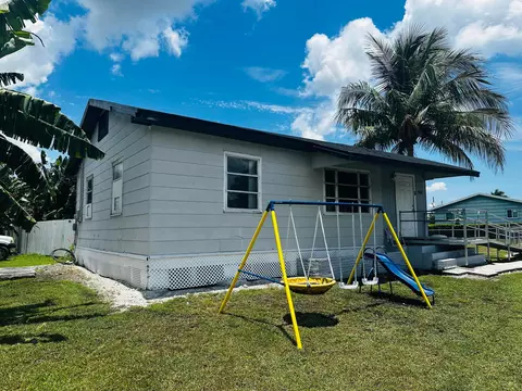566 SE 7th Dr, Belle Glade, FL 33430
