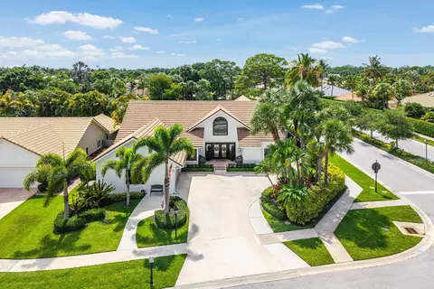 2707 Biarritz Dr, Palm Beach Gardens, FL 33410