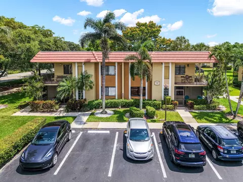 303 Lakeview Dr #102, Weston, FL 33326