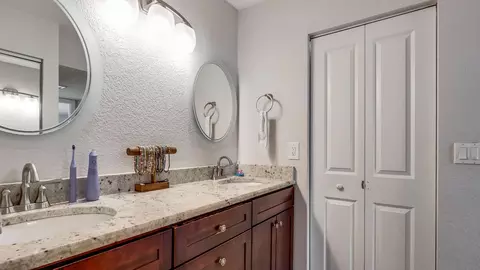 303 Lakeview Dr #102, Weston, FL 33326