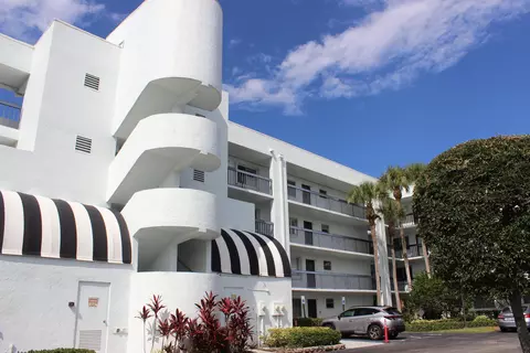6698 N 10th Ave N #218, Lake Worth, FL 33467