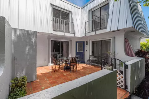 106 Linda Ln #1, Palm Beach Shores, FL 33404