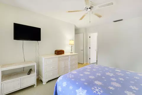Bedroom - 1127 E Seminole Ave #15B, Jupiter, FL 33477 photo 2 of 3