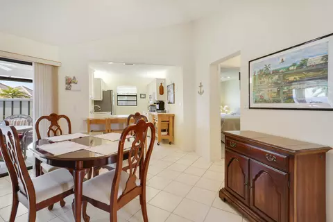 Dining - 1127 E Seminole Ave #15B, Jupiter, FL 33477 photo 2 of 3
