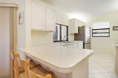 Kitchen - 1127 E Seminole Ave #15B, Jupiter, FL 33477 photo 2 of 5