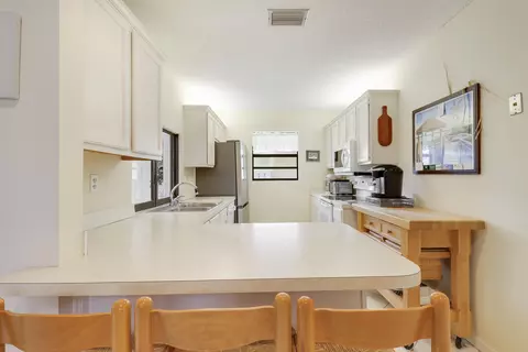 Kitchen - 1127 E Seminole Ave #15B, Jupiter, FL 33477 photo 1 of 5