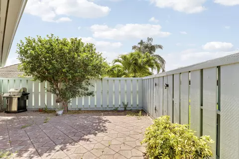 Exterior - 1127 E Seminole Ave #15B, Jupiter, FL 33477 photo 5 of 6