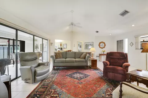 Living - 1127 E Seminole Ave #15B, Jupiter, FL 33477 photo 3 of 4