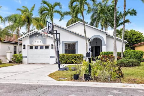 5568 American Cir, Delray Beach, FL 33484