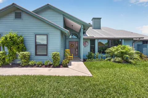 10705 SE Seabreeze Ct, Hobe Sound, FL 33455