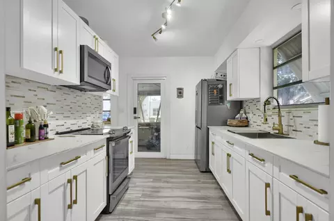 27 NE 18th St, Homestead, FL 33030