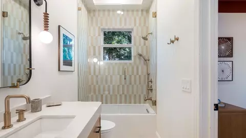 Bath - 2825 Hackney Rd, Weston, FL 33331 photo 12 of 16