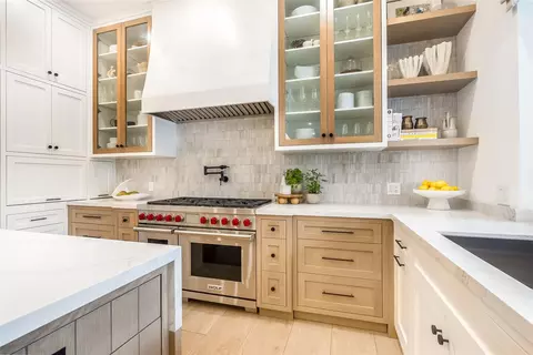 Kitchen - 2825 Hackney Rd, Weston, FL 33331 photo 2 of 7