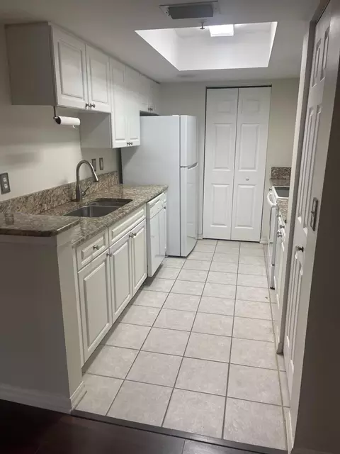 400 N Crestwood Ct N #417, Royal Palm Beach, FL 33411
