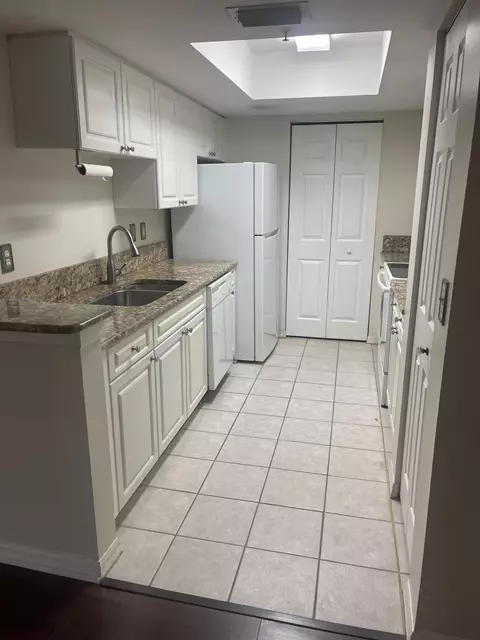 400 N Crestwood Ct N #417, Royal Palm Beach, FL 33411