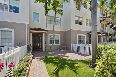 107 Ocean Cay Way, Hypoluxo, FL 33462