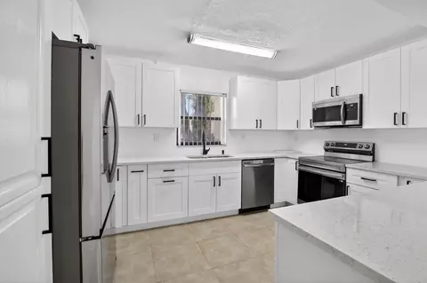 11556 NW 1st St, Plantation, FL 33325