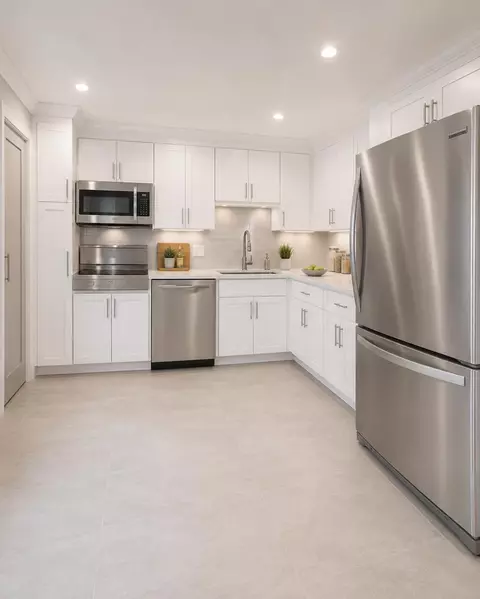 2900 N Palm Aire Dr #307, Pompano Beach, FL 33069