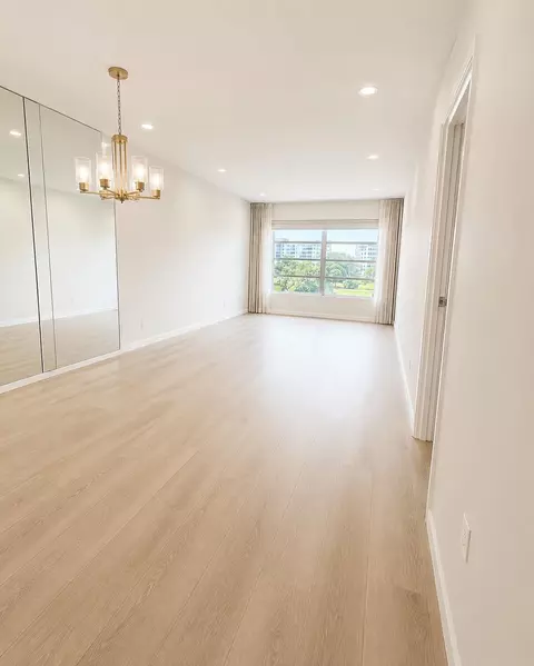 2900 N Palm Aire Dr #307, Pompano Beach, FL 33069