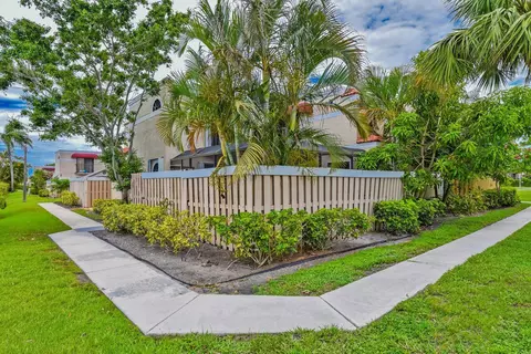 3640 Village Dr #A, Delray Beach, FL 33445