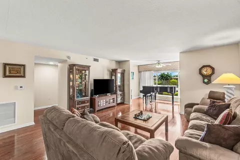 12560 Majesty Cir #401, Boynton Beach, FL 33437