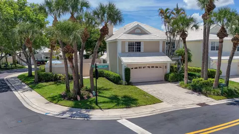 33 Selby Ln, Palm Beach Gardens, FL 33418
