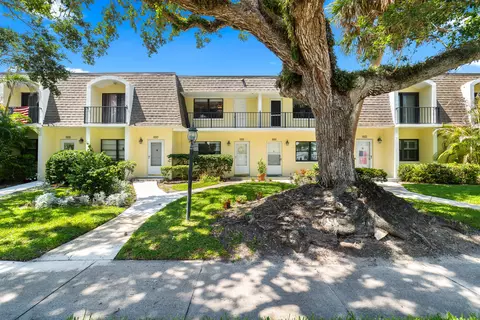 839 Camelia Ln #8, Vero Beach, FL 32963