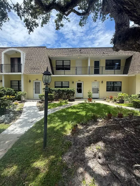 839 Camelia Ln #8, Vero Beach, FL 32963