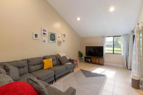 1599 Woodbridge Lakes Cir, West Palm Beach, FL 33406