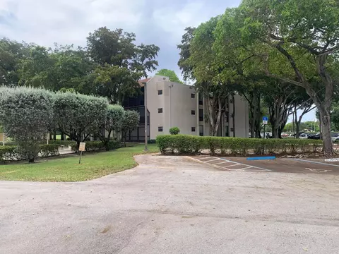 6701 N University Dr #217, Tamarac, FL 33321